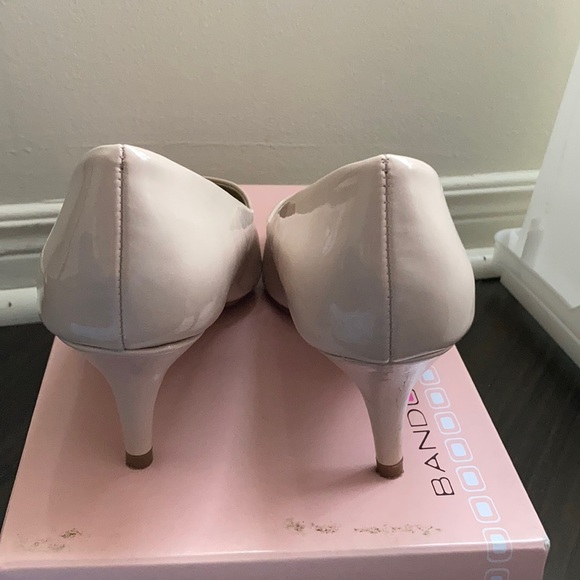 Cream 2.5” pumps - Picture 4 of 7